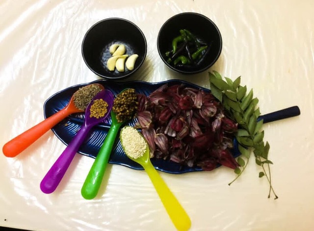 Gongura leaves and ingredients